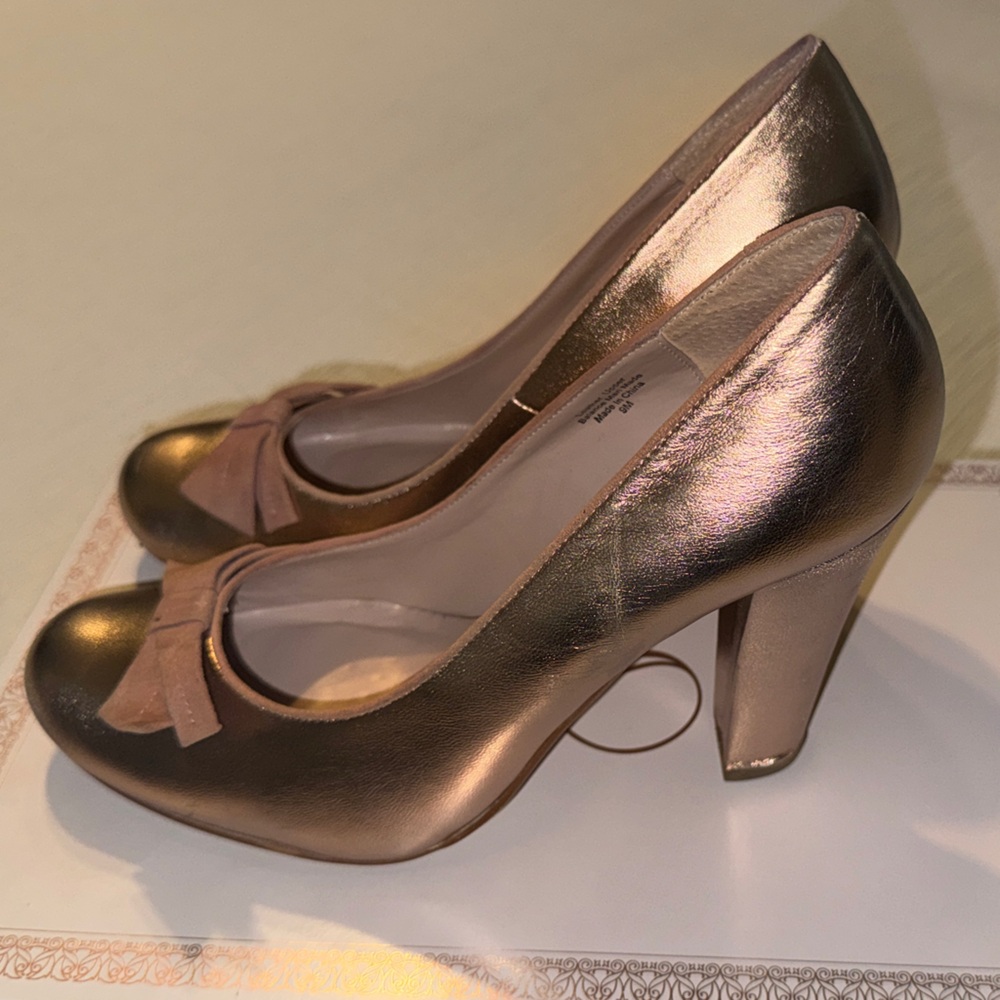 Chic Bronze Bow Heels for Women